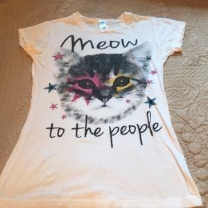 Cute, kitty fitted tee 😻😻